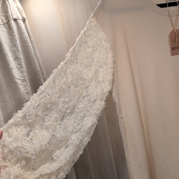 Cream Lace Sleeve Top - Picture 3 of 3